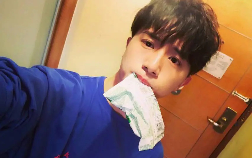 【伯物馆-伯远字幕组】宁静姐:恭喜贵阳小老乡伯远成功出道,英日双语