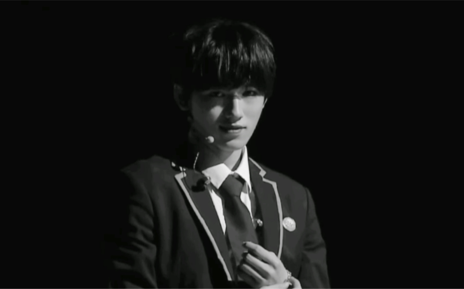 一些抬眸黑宋亚轩