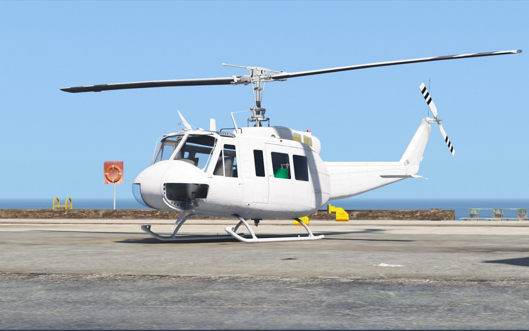 UH-1H型“休伊”运输机图片