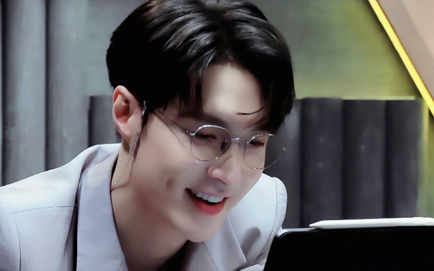 【张艺兴丨甜向】年龄也挡不住的可爱!