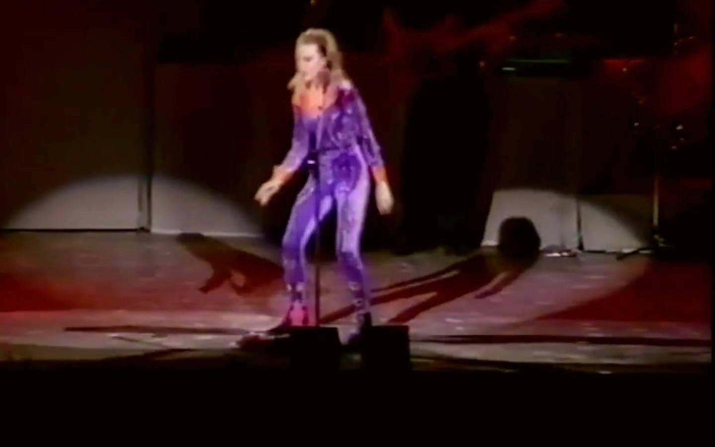 [图]【罕见巡演画面初公开】Kylie Minogue - Count The Days (Live Rhythm Of Love Tour 1991)