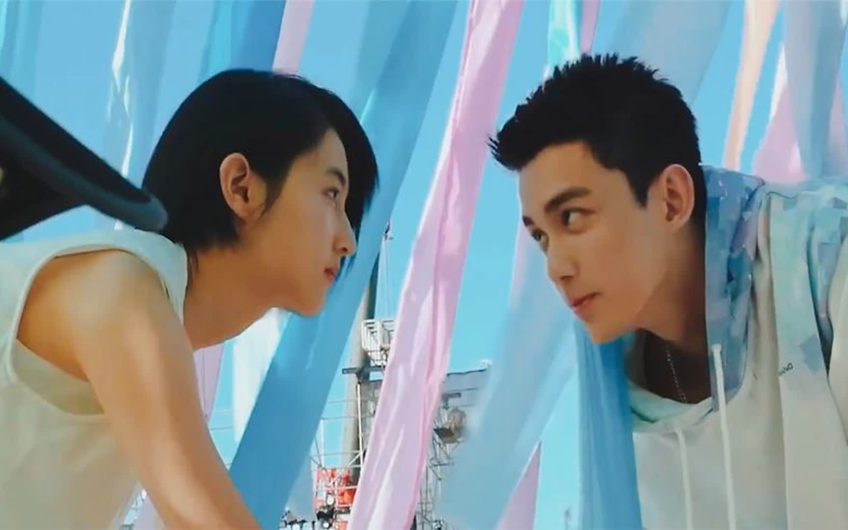 吴磊和张子枫有多甜?一把拉子枫入怀官宣恋情,网友:原地结婚吧