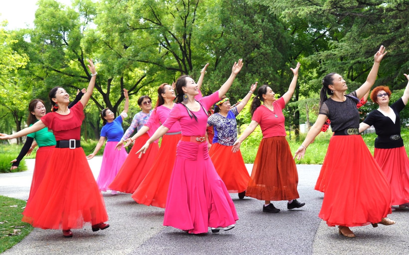 [图]龙缘广场舞《欢乐的海洋》节奏动感，舞步欢快，越跳越开心