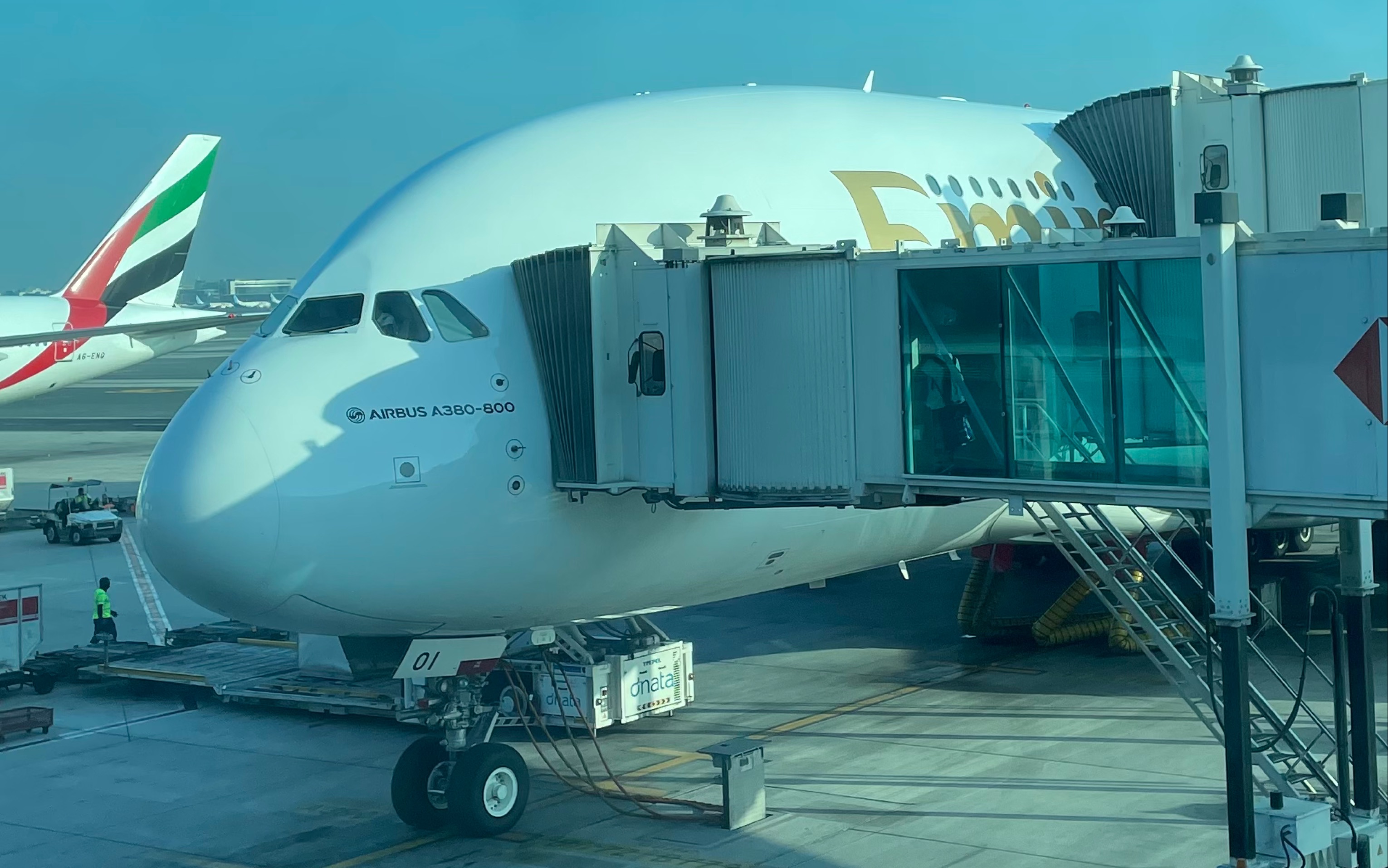 壕航a380—800起飞与降落 dxb—lgw 2022.9.27