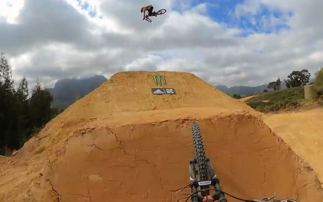 世界上最大的超级土坡---山地车骑行场地