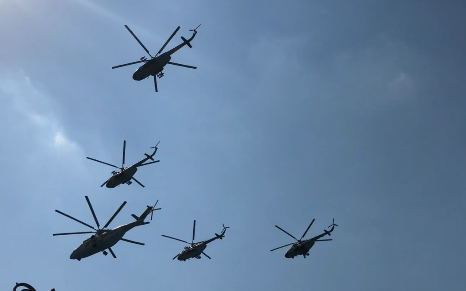红场阅兵,四组武装直升机编队接连亮相!
