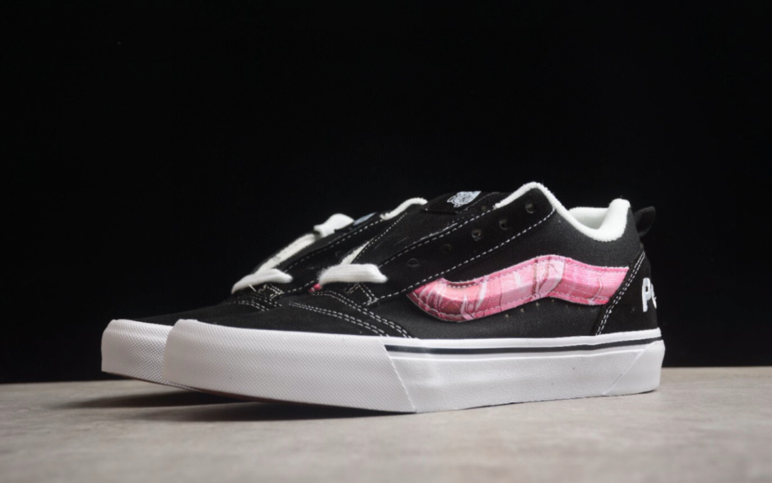 万斯联名 peaches x vans knu-skool 黑粉面包鞋复古板鞋