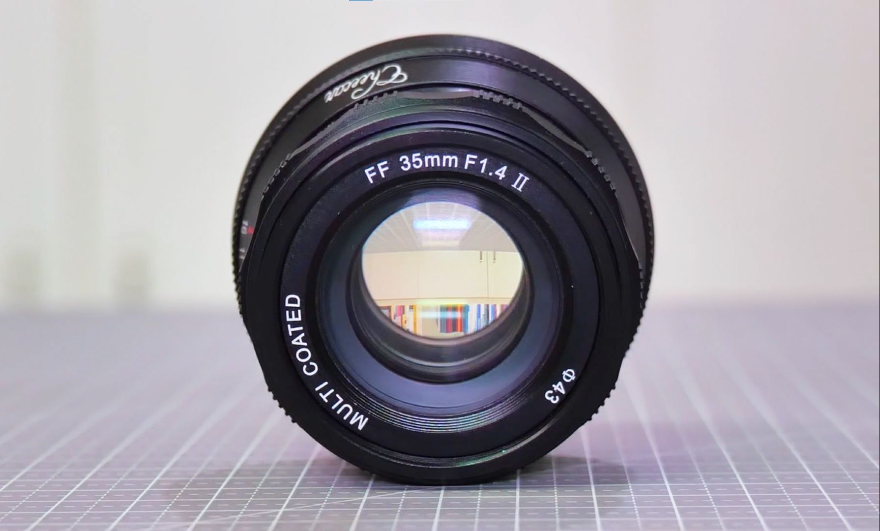 4二代,目前能买到的最便宜的松下l卡口35mm大光圈定焦镜头之一