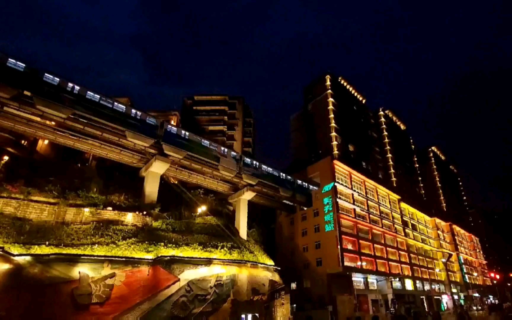 重庆李子坝站_哔哩哔哩_bilibili