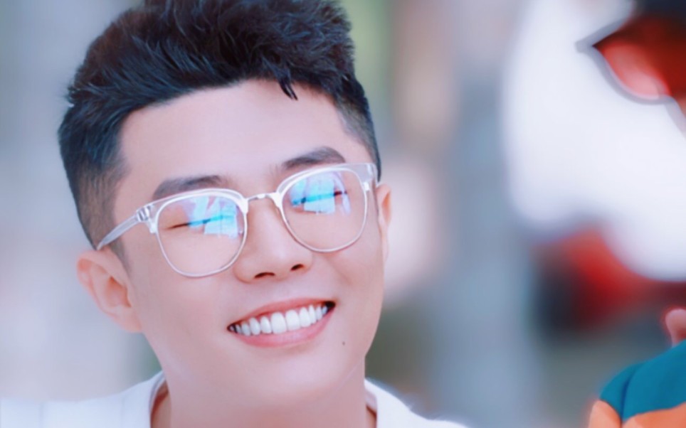 笑起来超级好看的啾啾良啊7815_哔哩哔哩 (゜-゜)つロ 干杯~-bili