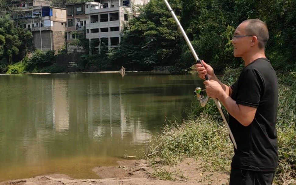 第一次用叽竿谷麦逗钓上鱼