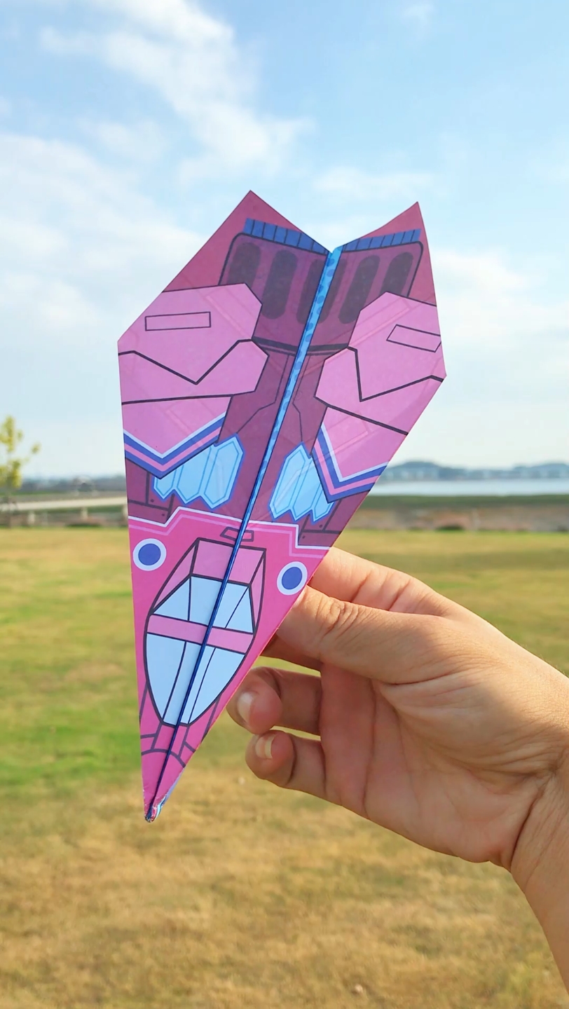 折了几十架苏珊纸飞机,终于能飞出不错的效果了