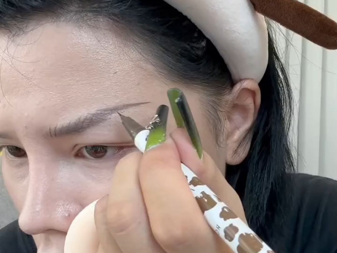 不停回购的眼线膏,再也不用担心画不好眼线了,眉毛卧蚕也能轻松搞定!