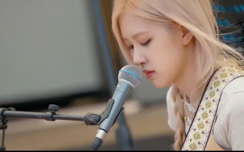 期盼已久的大海听罗婕女士的治愈嗓音