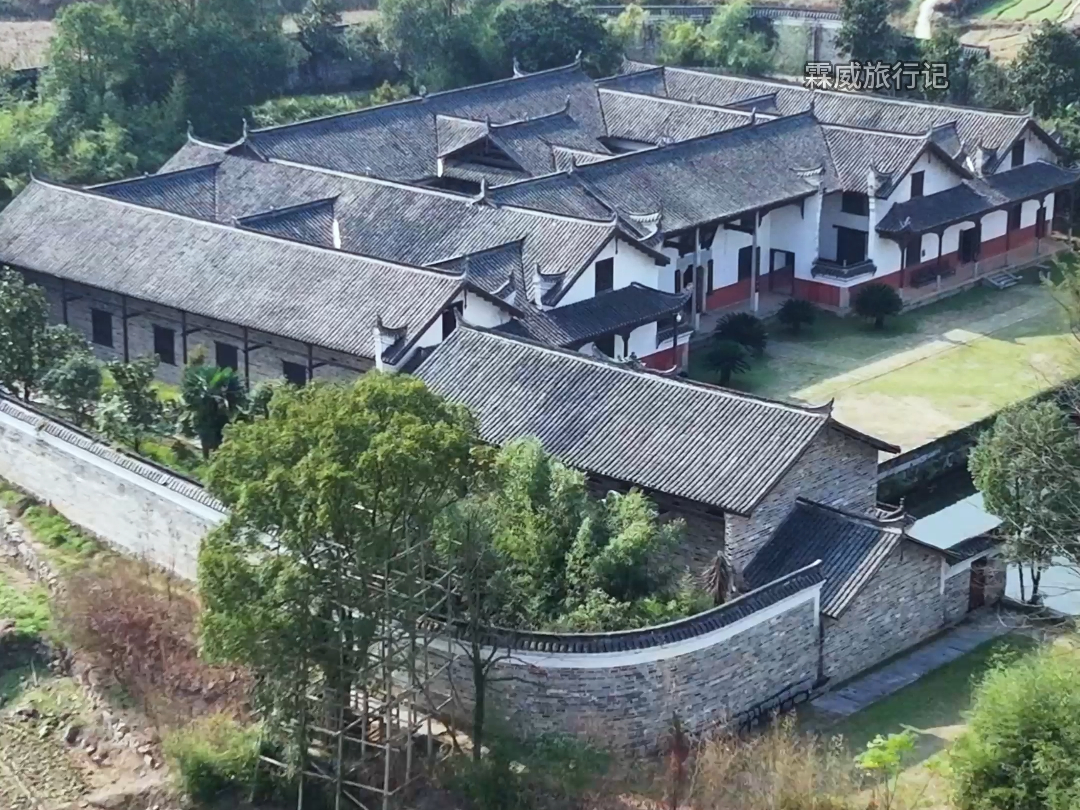 这座建于1808年的精美宅院,是晚清名臣曾国藩的出生地“白玉堂”.曾国藩从1811年出生到28岁考取进士,一直住在这里哔哩哔哩bilibili