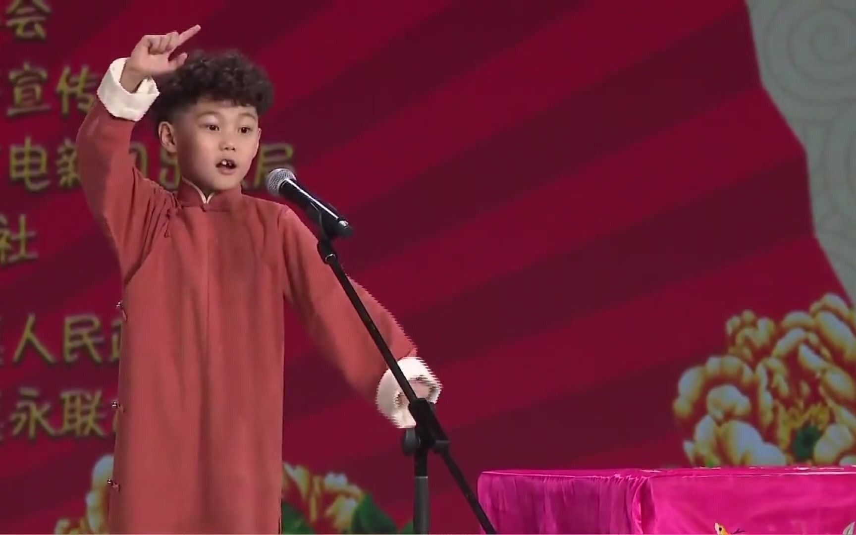 [图]【山东声相艺术学府】单口相声《我这半辈子》表演：柴浚丰（第八届全国少儿曲艺展演现场实况）；指导教师：大新