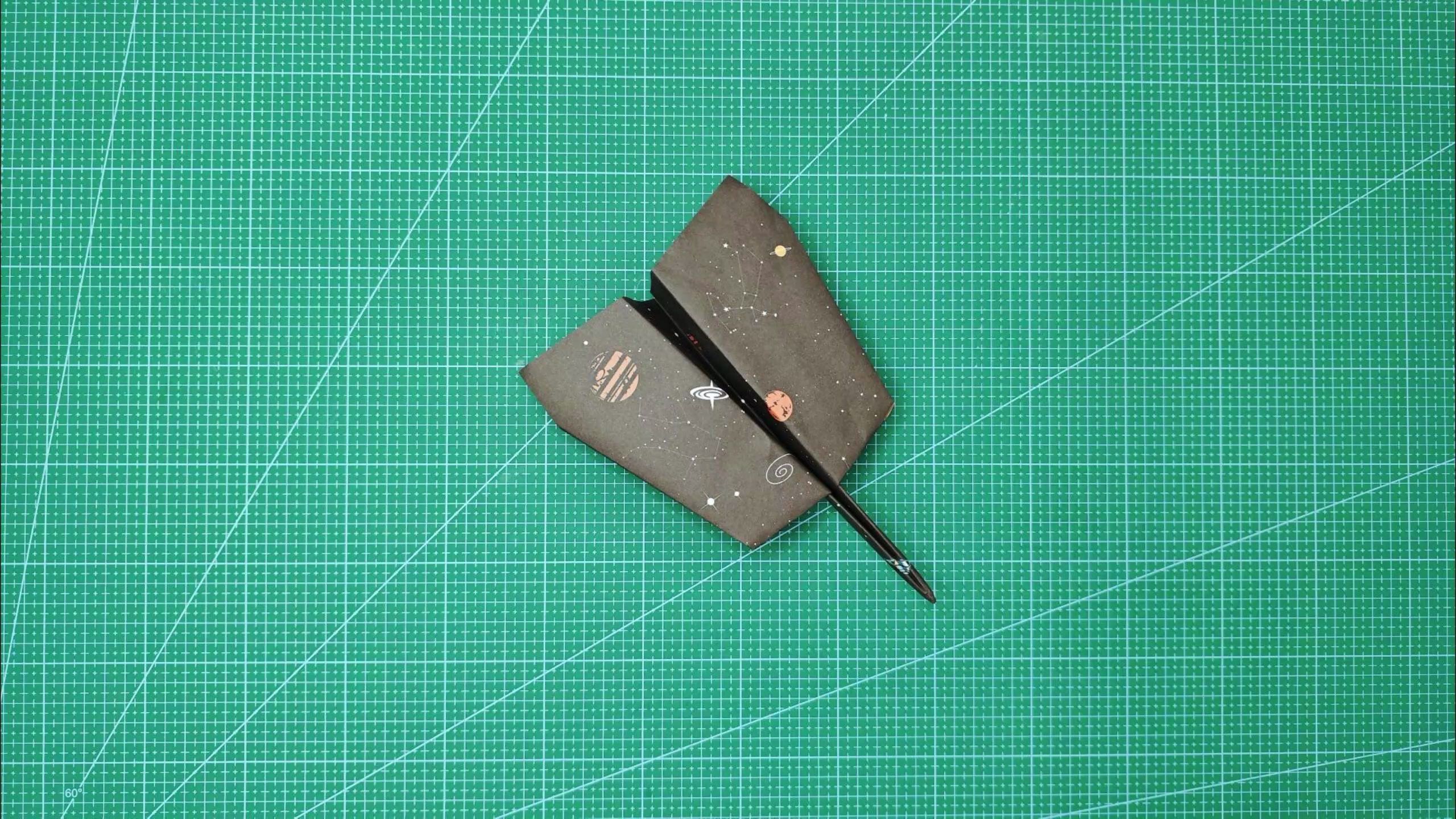 如何折一款造型可爱的黄貂鱼纸飞机