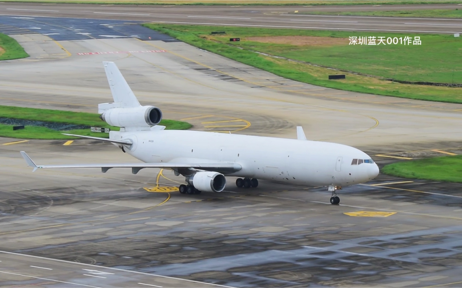 wgn的全白md11滑行到停机位实录.