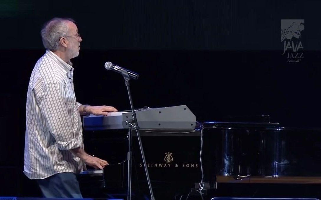 [图]Bob James Quartet Feel like making Love Live at Java Jazz Festival 2010