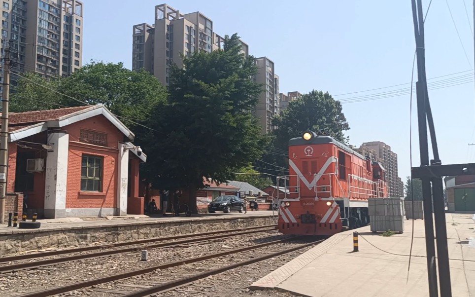 2022年5月28日上午10点京门铁路西黄村站df7b调车机车出站出车_哔哩