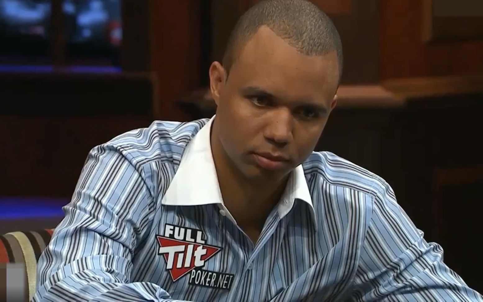 德州扑克:决赛单挑局,ivey三把秒败结束比赛,对手运气逆天_哔哩哔哩