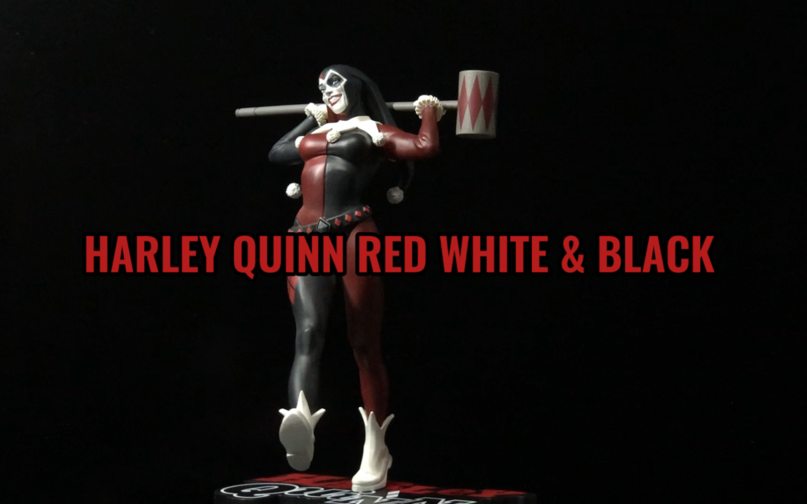 [图]HARLEY QUINN RED WHITE AND BLACK STATUE