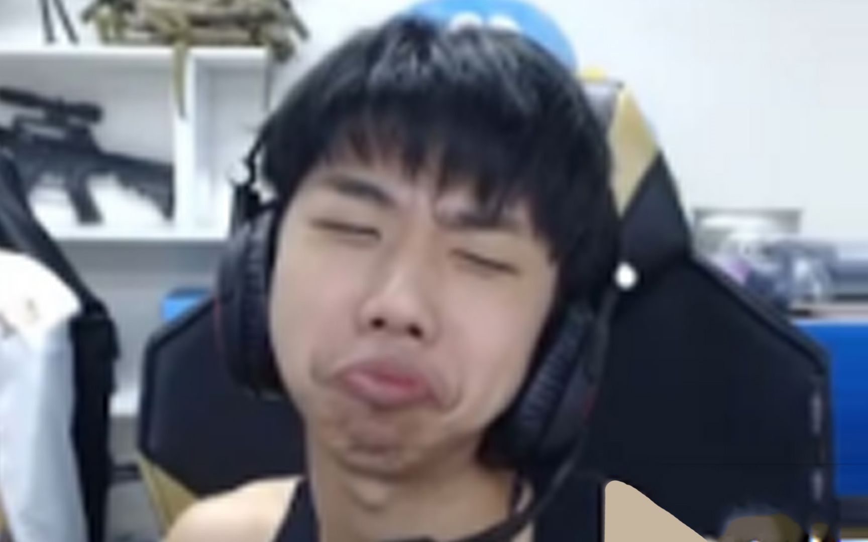 眼哥top榜033:小叮当30发子弹,19发击中移动靶,弹幕:666