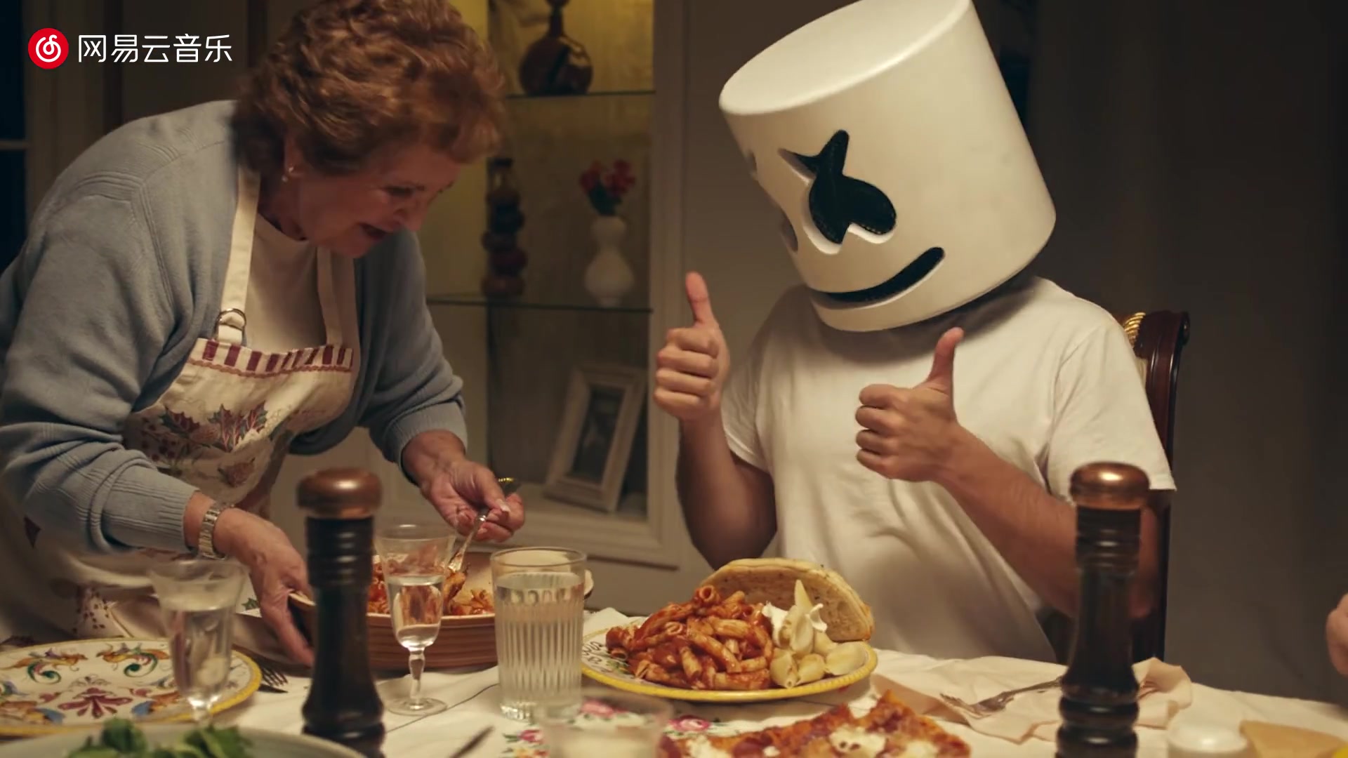 【marshmello】together 官方mv:当一只饿了的棉花糖放学了会发生什么