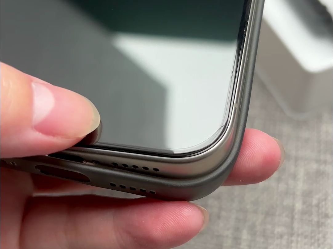 贴膜为什么出现白边为什么在线