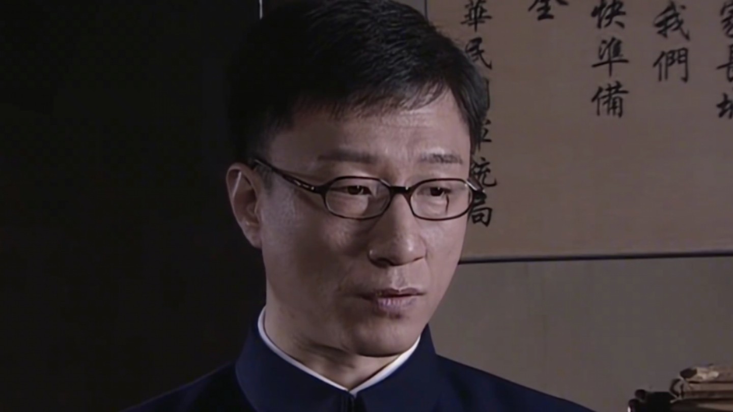 翠平第一次执行任务,就险些闯下大祸 #谍战剧 #孙红雷 #潜伏 #冯恩鹤.