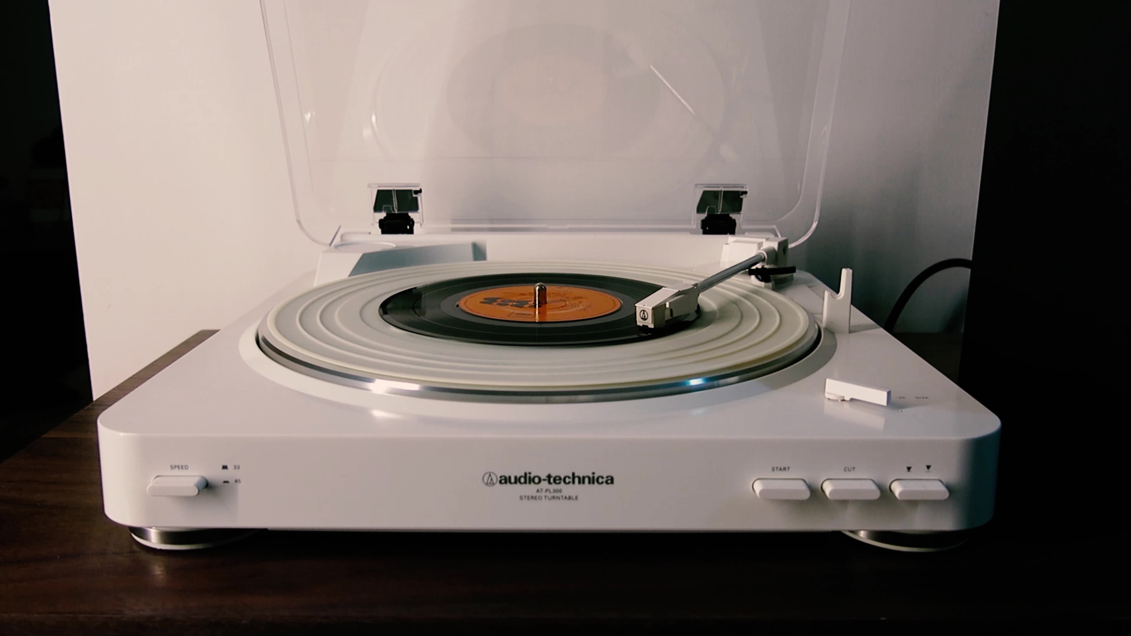 [图]【Spinning Vinyls #1】Moon River — Andy Williams