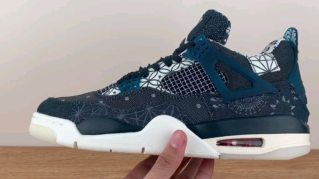 颜值拉满,别具一格打艺术品!aj4 白蓝刺子绣