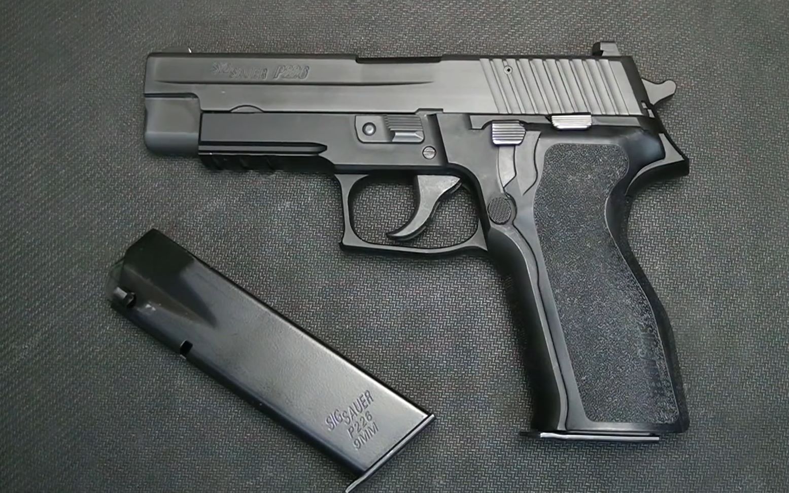 sig p226 pistol_哔哩哔哩 (゜-゜)つロ 干杯~-bilibili