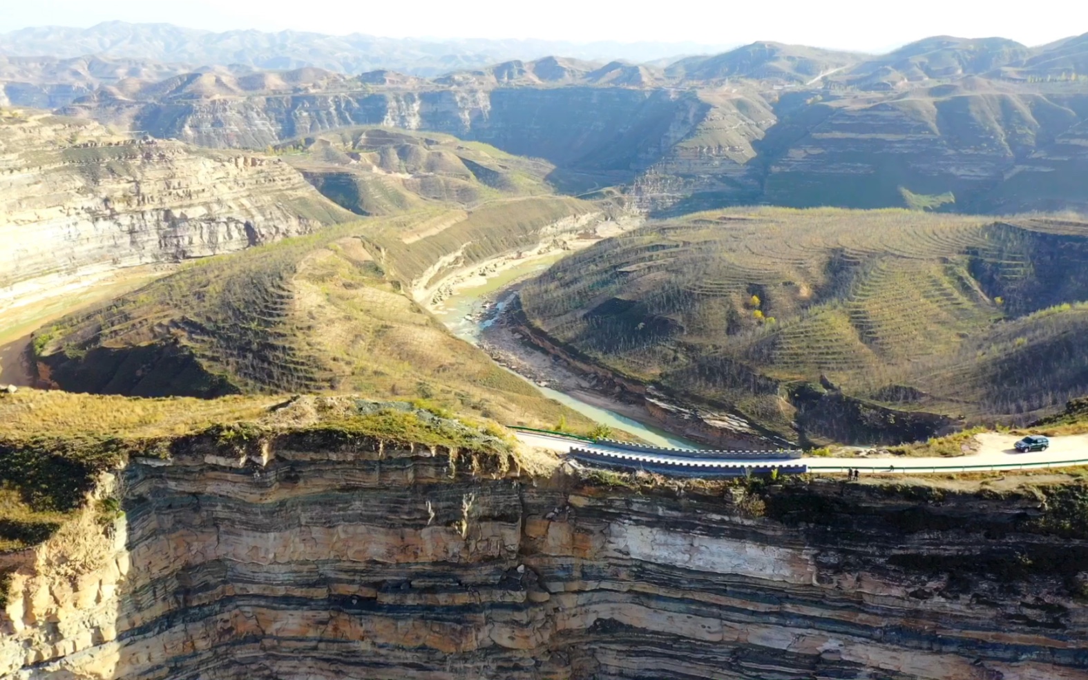 航拍榆林陕北最险公路没有之一清涧鱼儿峁峡谷