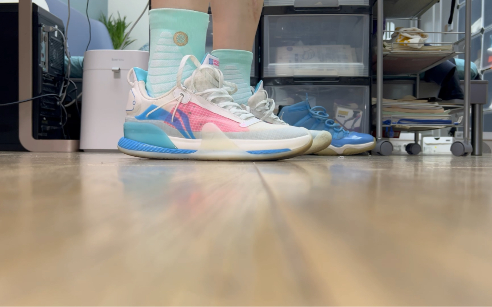 李宁lining 闪击7代夏季版水下相机冰淇淋配色的缓震形变!lightfoam