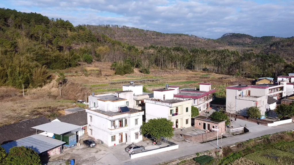 农村风貌:广东清远阳山七拱镇新圩石桥头俯瞰_哔哩哔哩_bilibili