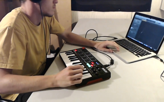 [图]Looping with AKAI MPK Mini Play (GarageBand)——Ashley Smith