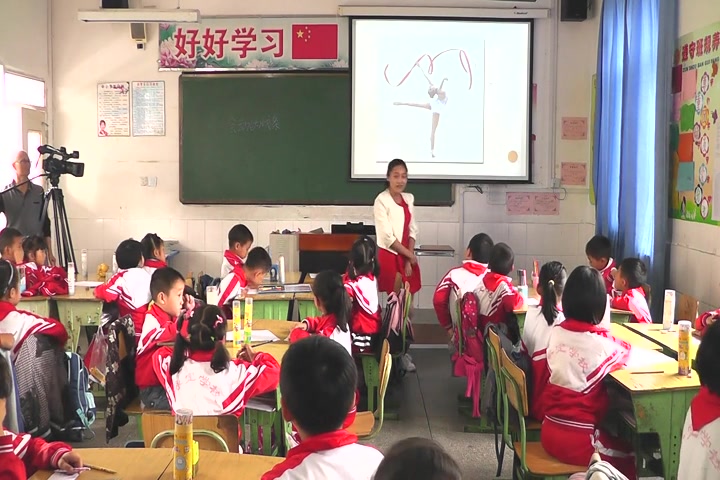 [图]【获奖】人美版小学美术三年级下册《3.会动的线条》四川省-苟老师优质课公开课教学视频