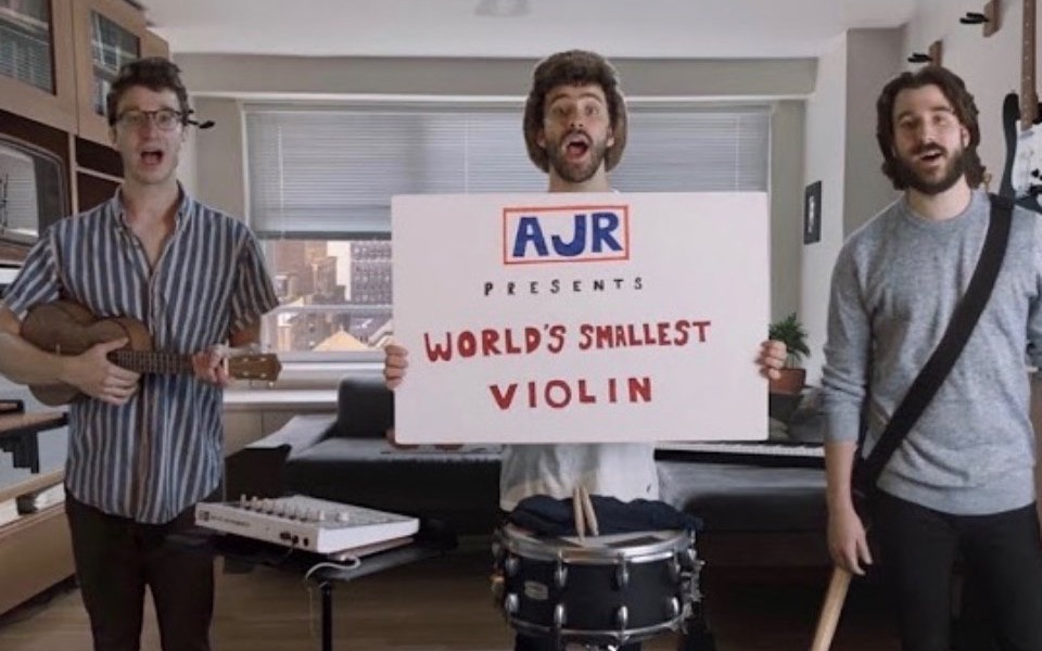 [图]【AJR】World’s Smallest Violin  MV 中英字幕 自译歌词