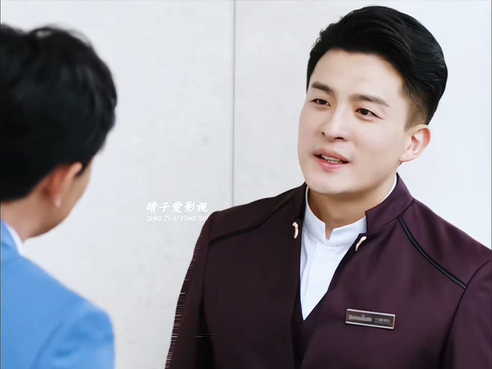 酒店门童被高管瞧不起，热情服务暗访董事长，从此走上人生巅峰
