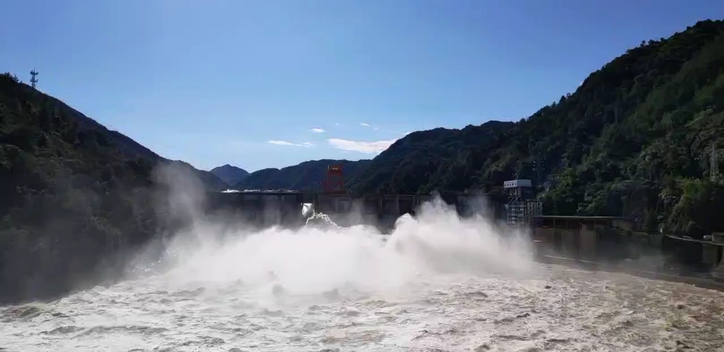 石泉水库开闸放水,21年暴雨