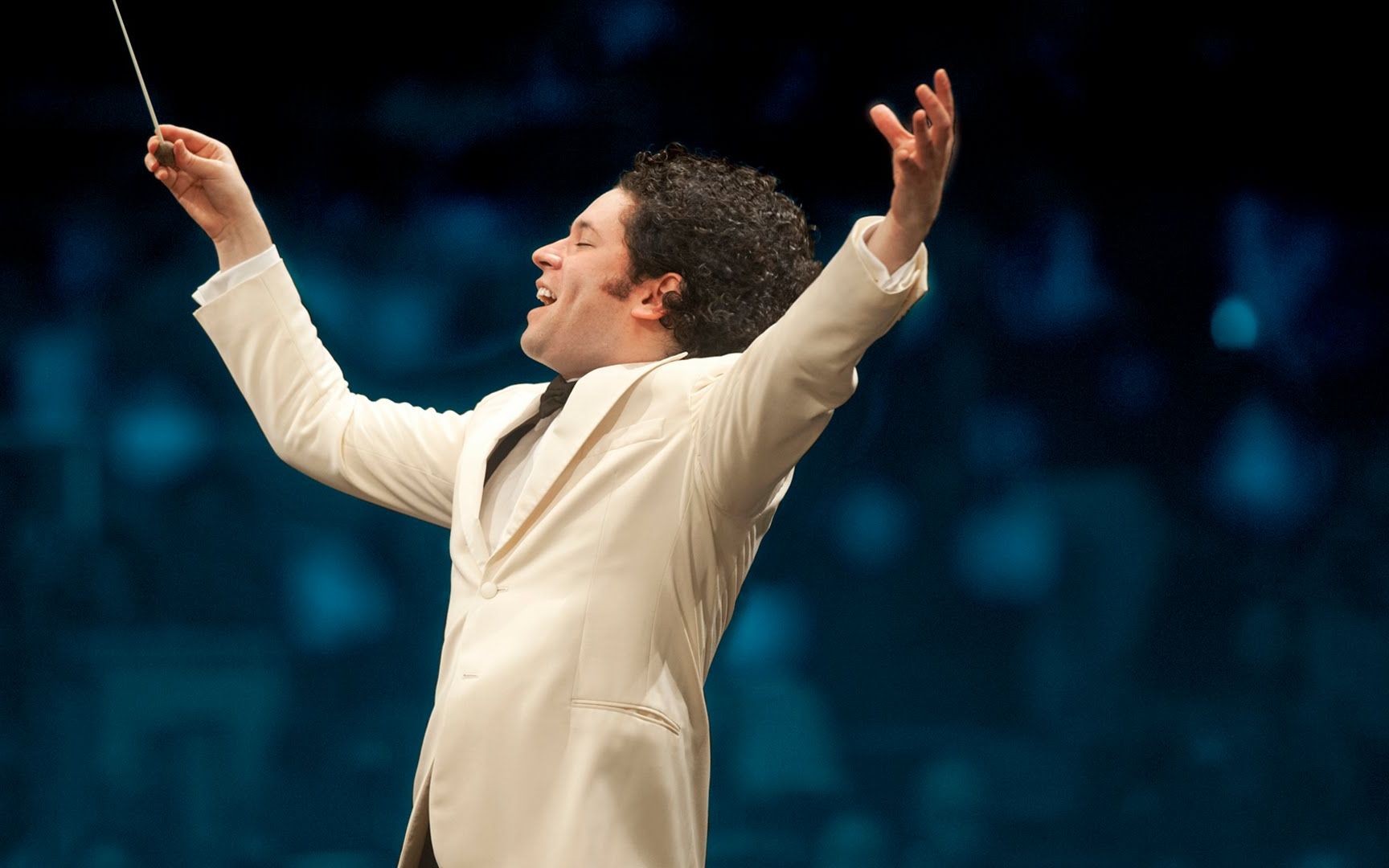 威尔第《安魂曲》2013年杜达梅尔指挥 dudamel conducts the verdi