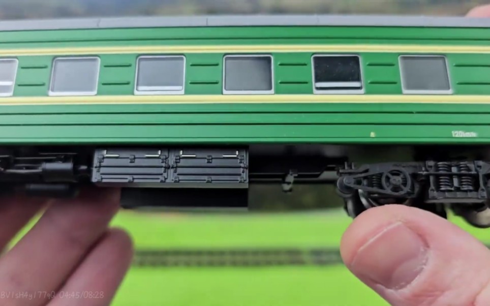 俄国火车迷开箱拆解百万城的ho比例ca23餐车车厢模型的视频搬运～如果