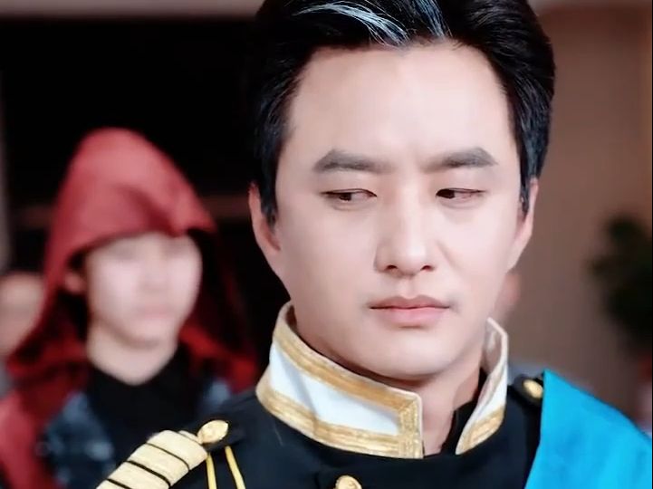 镇魔殿殿主苏渺与老婆叶雨琦摆摊卖早餐谋生突然被头号混混林坤砸了