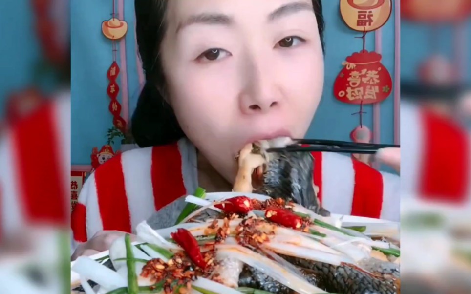 【喝油姐】姐吃的奇葩食物,大家猜猜吃的是什么