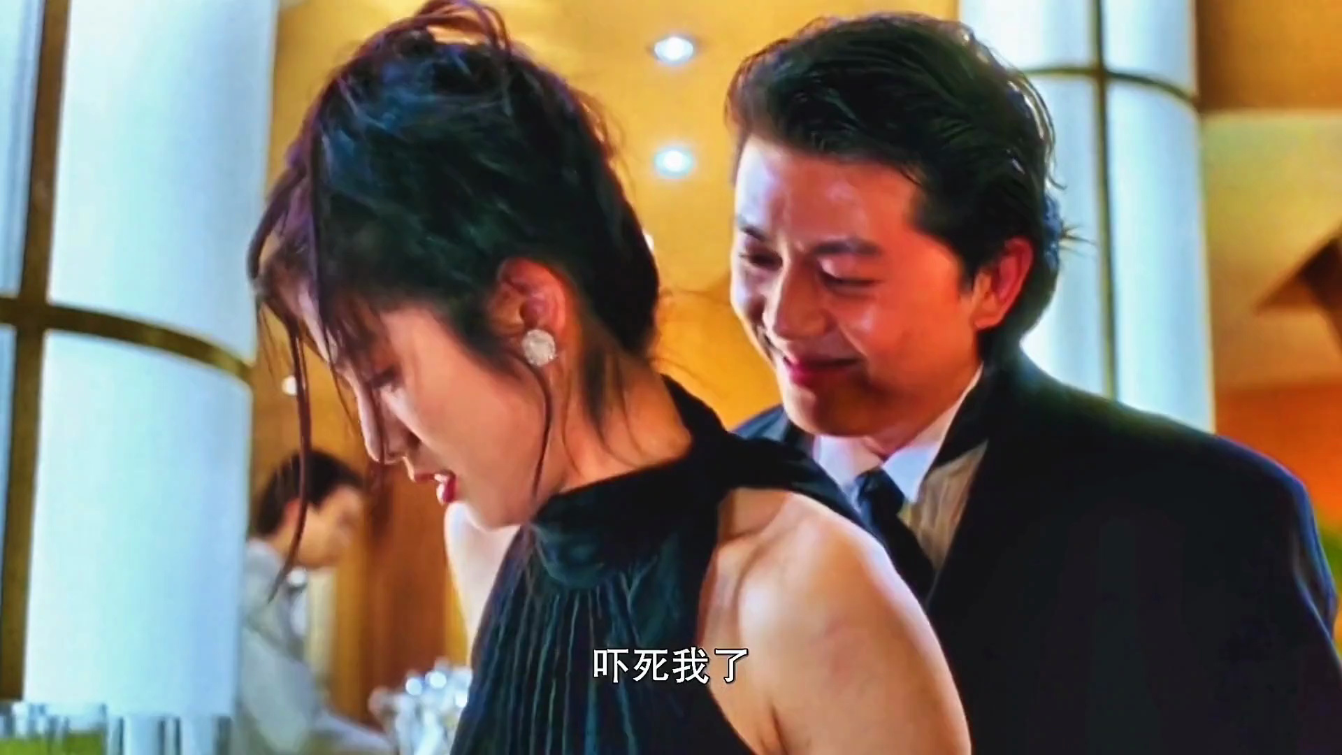 不要逼李连杰出手否则会吃亏,可邱淑贞偏偏不信,下一秒就精彩了