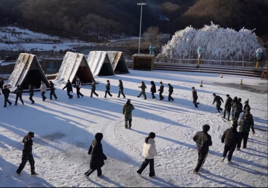 本溪研学游火热,让本溪的冬天不觉寒冷~#冰天雪地也是金山银山#辽宁的冬天也太全面了#本溪#枫雪汤泉暖在本溪#研学游哔哩哔哩bilibili