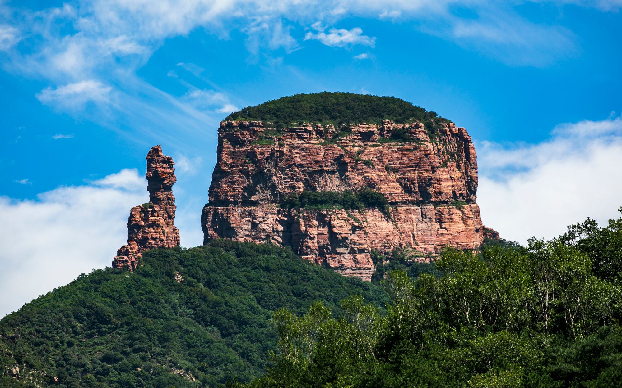 河北赞皇又险又美!太行山秘境之旅,丹崖翠壁,嶂石岩令人称奇