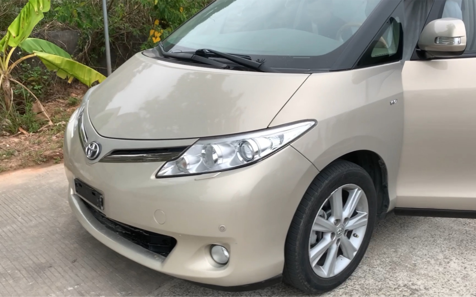 12年丰田大霸王mpv 几个w拥有