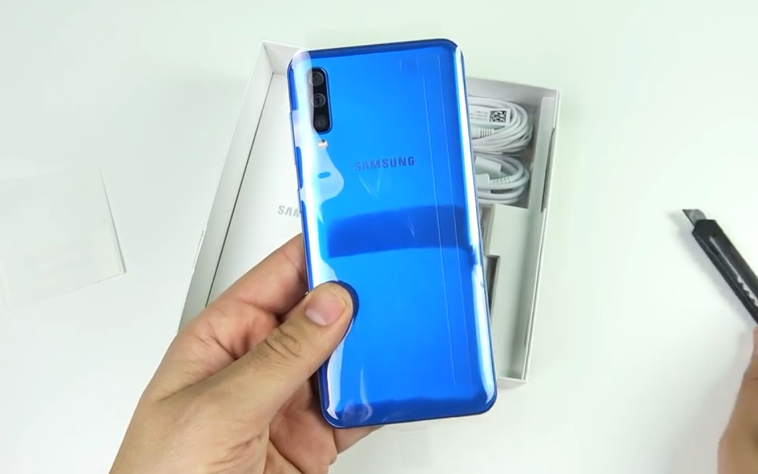 三星a50终极开箱评测!欲干掉小米华为?